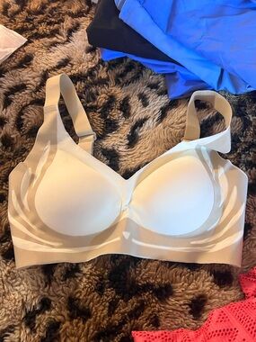 Seamless White Light Support Bra